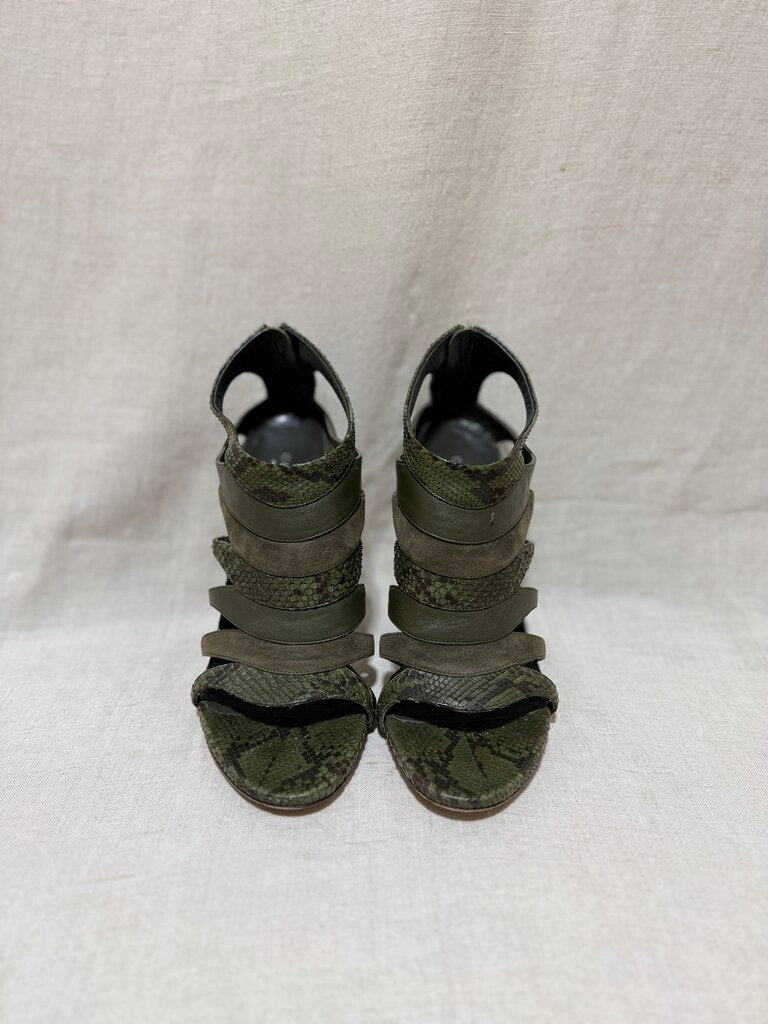 Gucci, Snakeskin Heels, 38