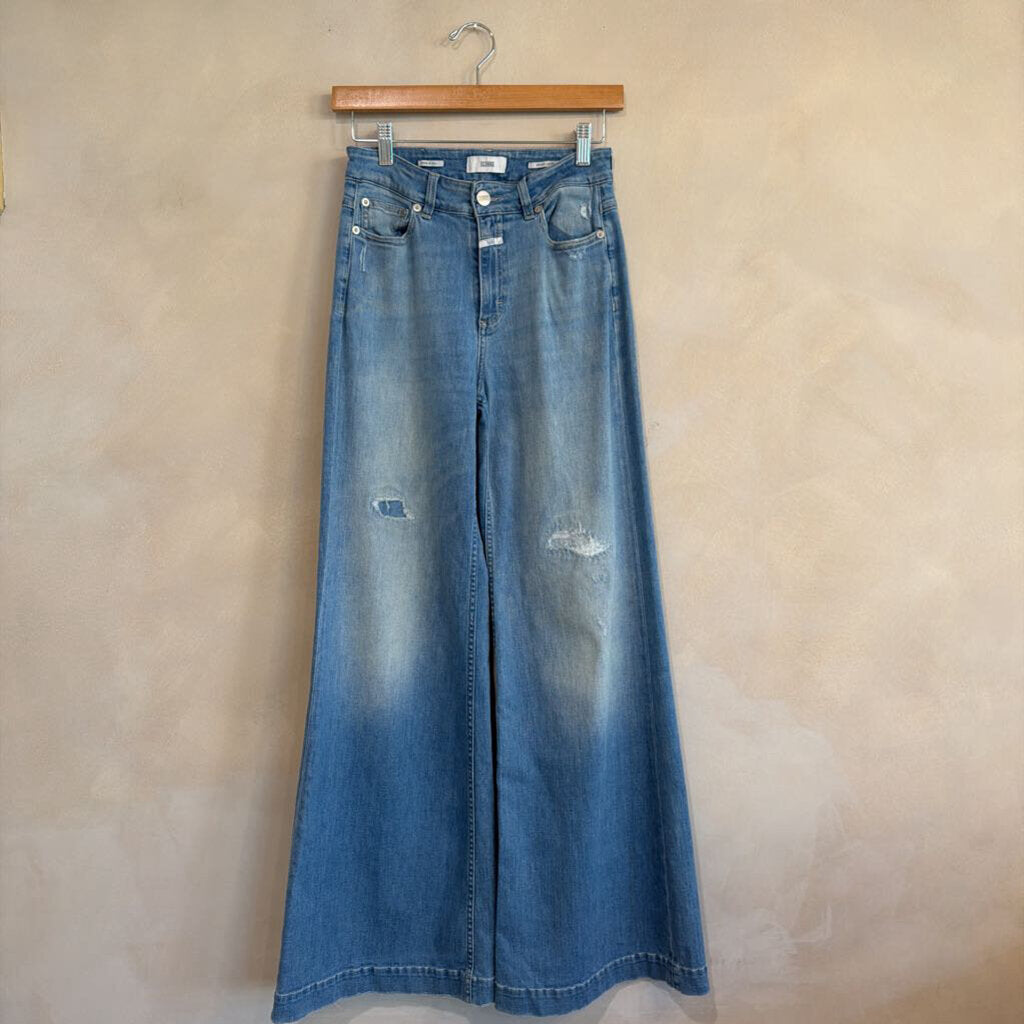 CLOSED, Distressed Light Wash Flare Jeans, 26