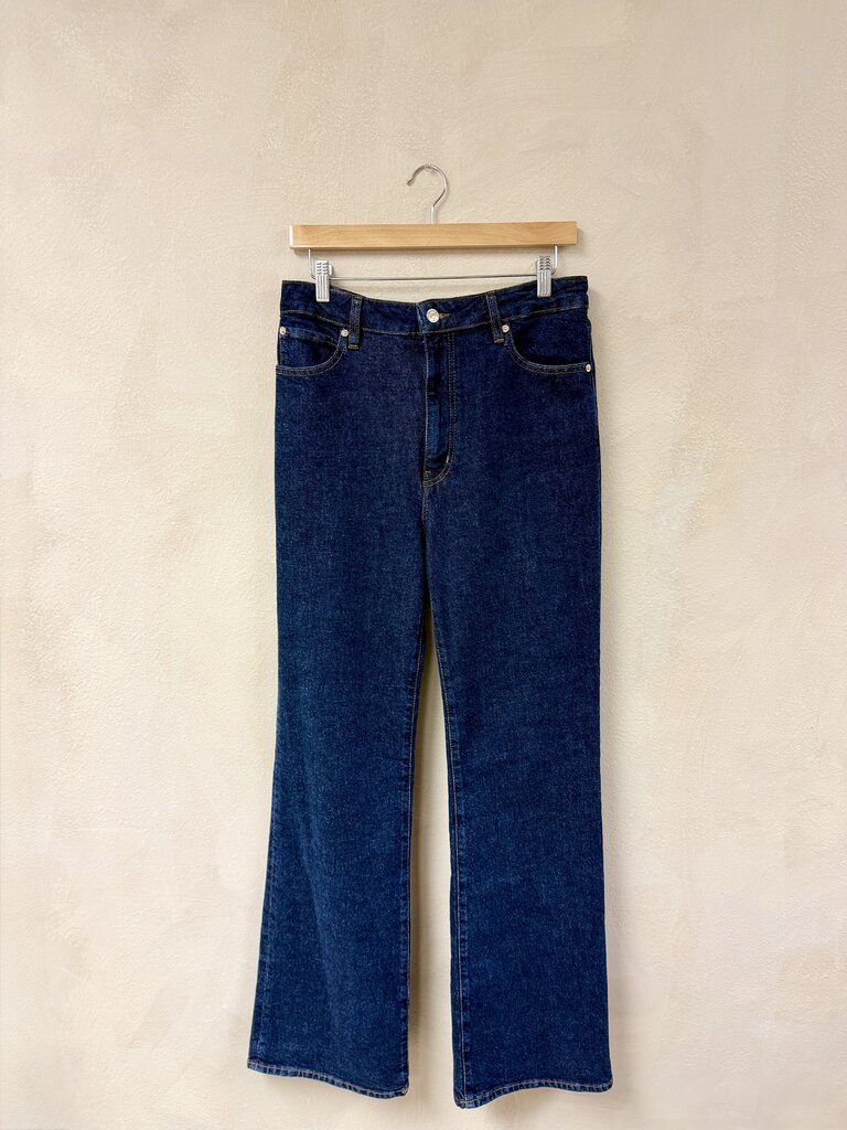 Frame, Jean, 30