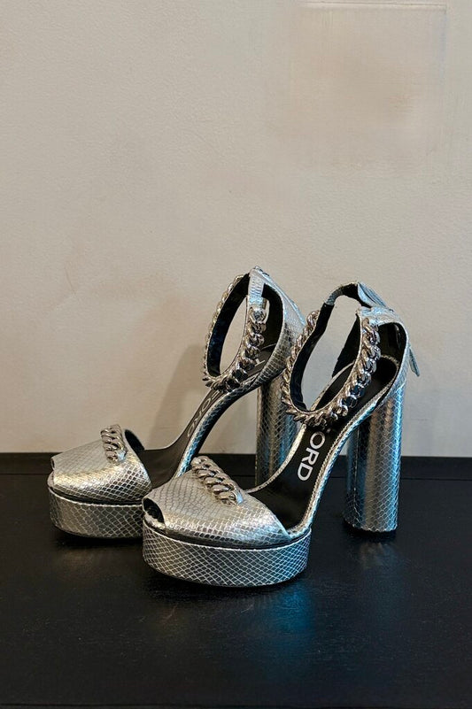 Tom Ford, Silver Heels, 39