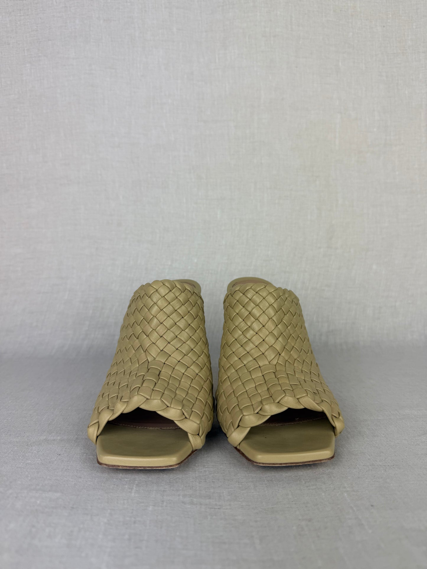 Bottega Veneta Knot Heel Ivory Size 38