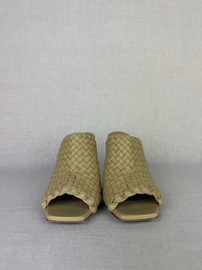 Bottega Veneta Knot Heel Ivory Size 38