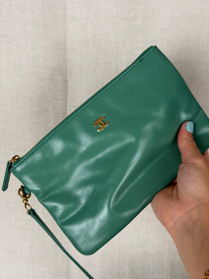 Chanel 22 Medium Lambskin- Green w Gold Hardware