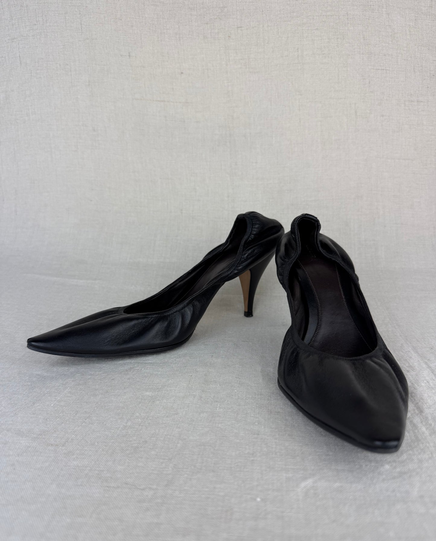 The Row Lisa Black Leather Pointed Toe Pump sz 38