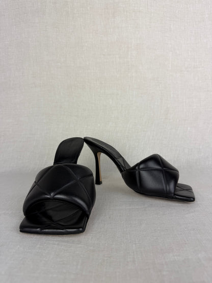 Bottega Veneta Lagoon Sandal Sz 38