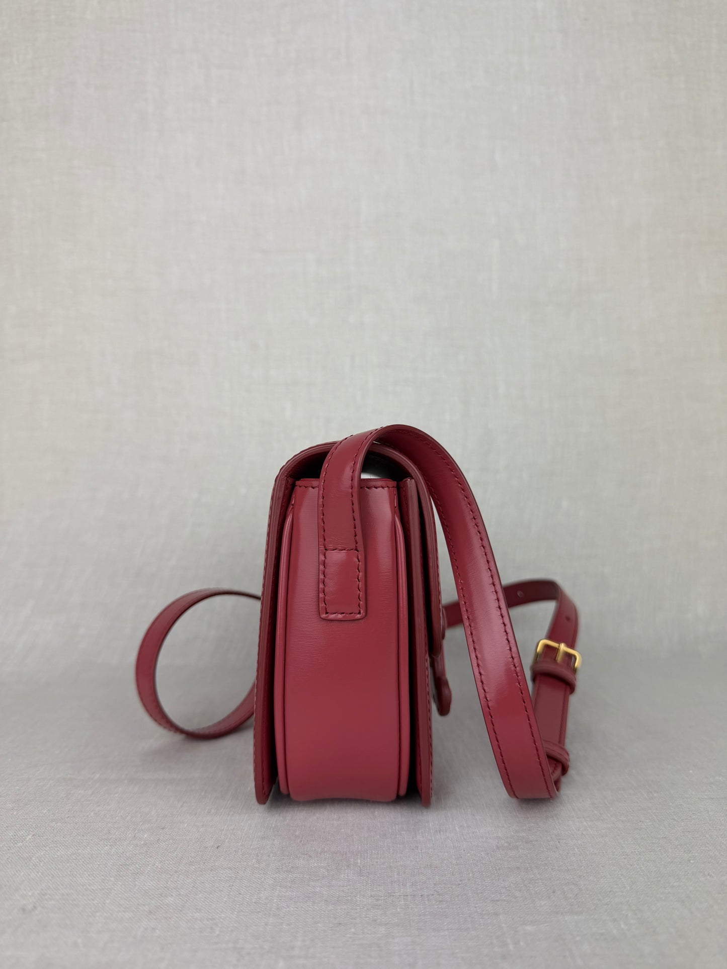 Celine Teen Triomphe in Lipstick