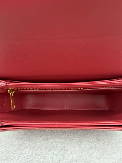 Celine Teen Triomphe in Lipstick