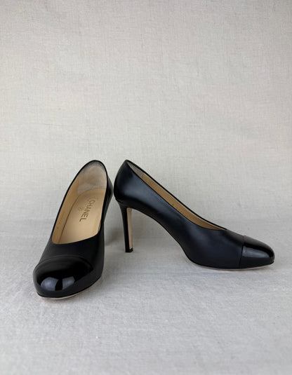 Chanel Black Leather Cap Toe Pump w/ Patent Toe sz 39.5