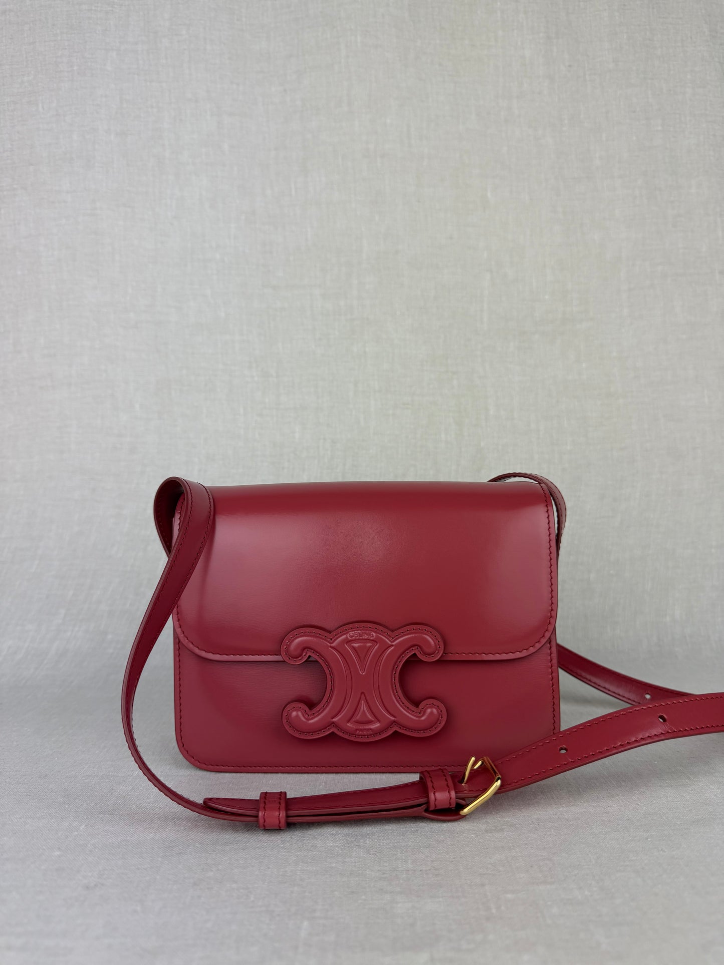 Celine Teen Triomphe in Lipstick