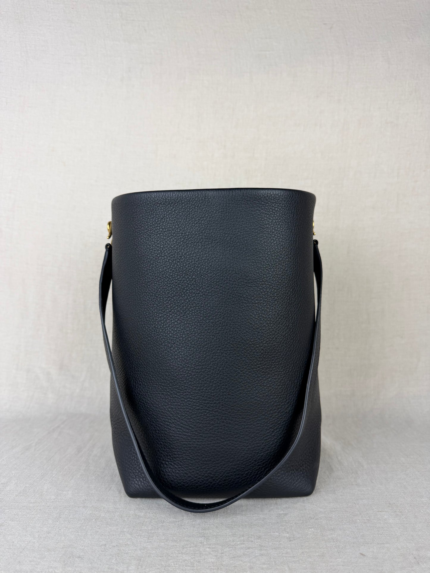 The Row Medium Hook Tote-Black