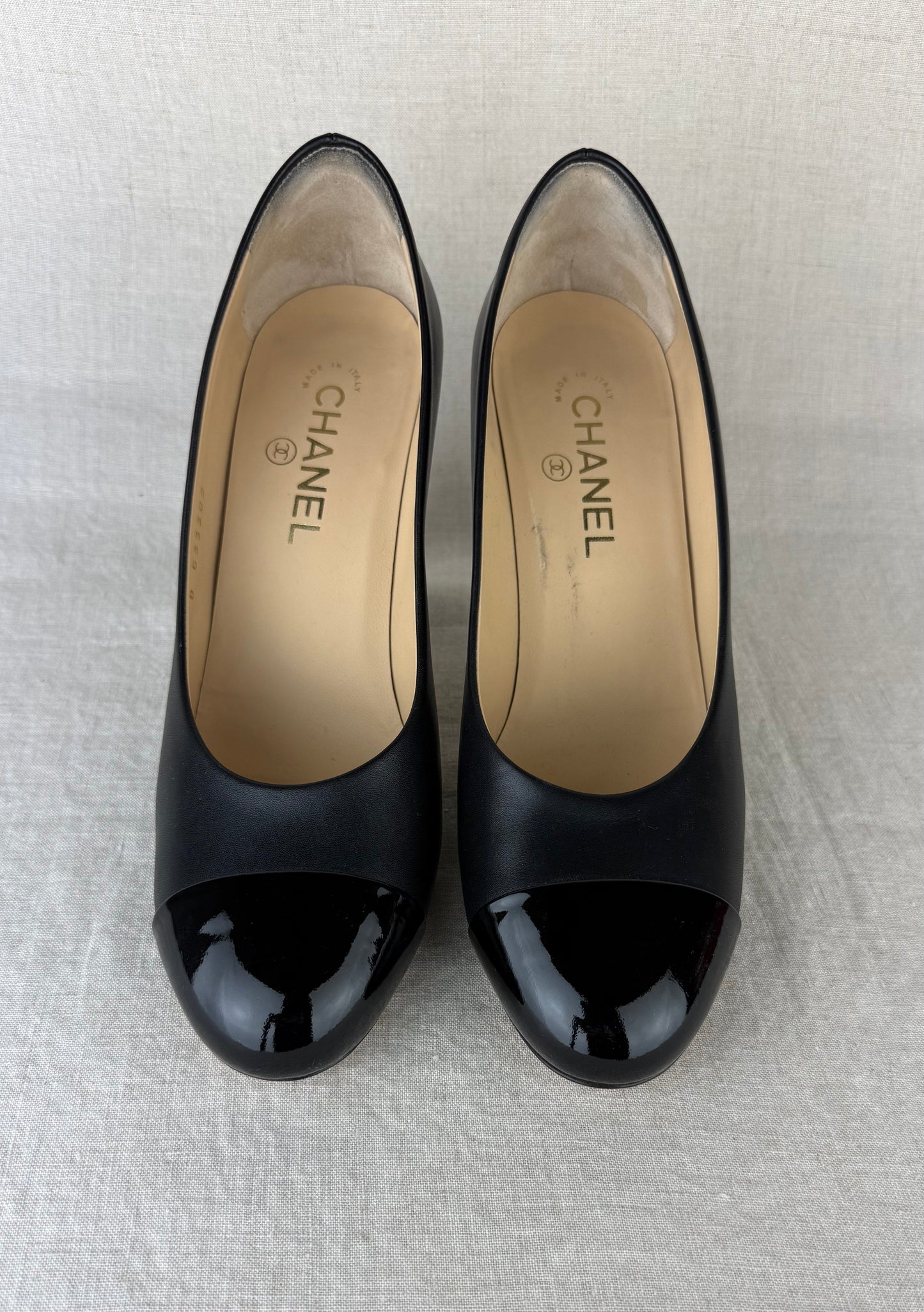 Chanel Black Leather Cap Toe Pump w/ Patent Toe sz 39.5