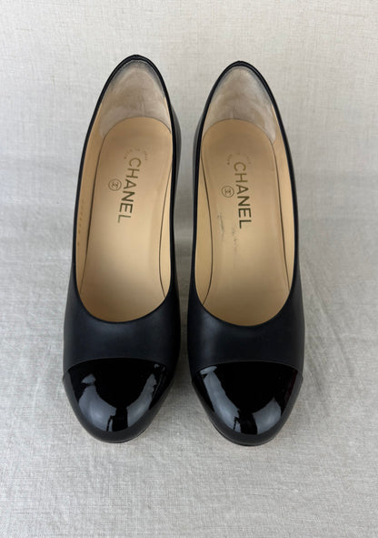 Chanel Black Leather Cap Toe Pump w/ Patent Toe sz 39.5