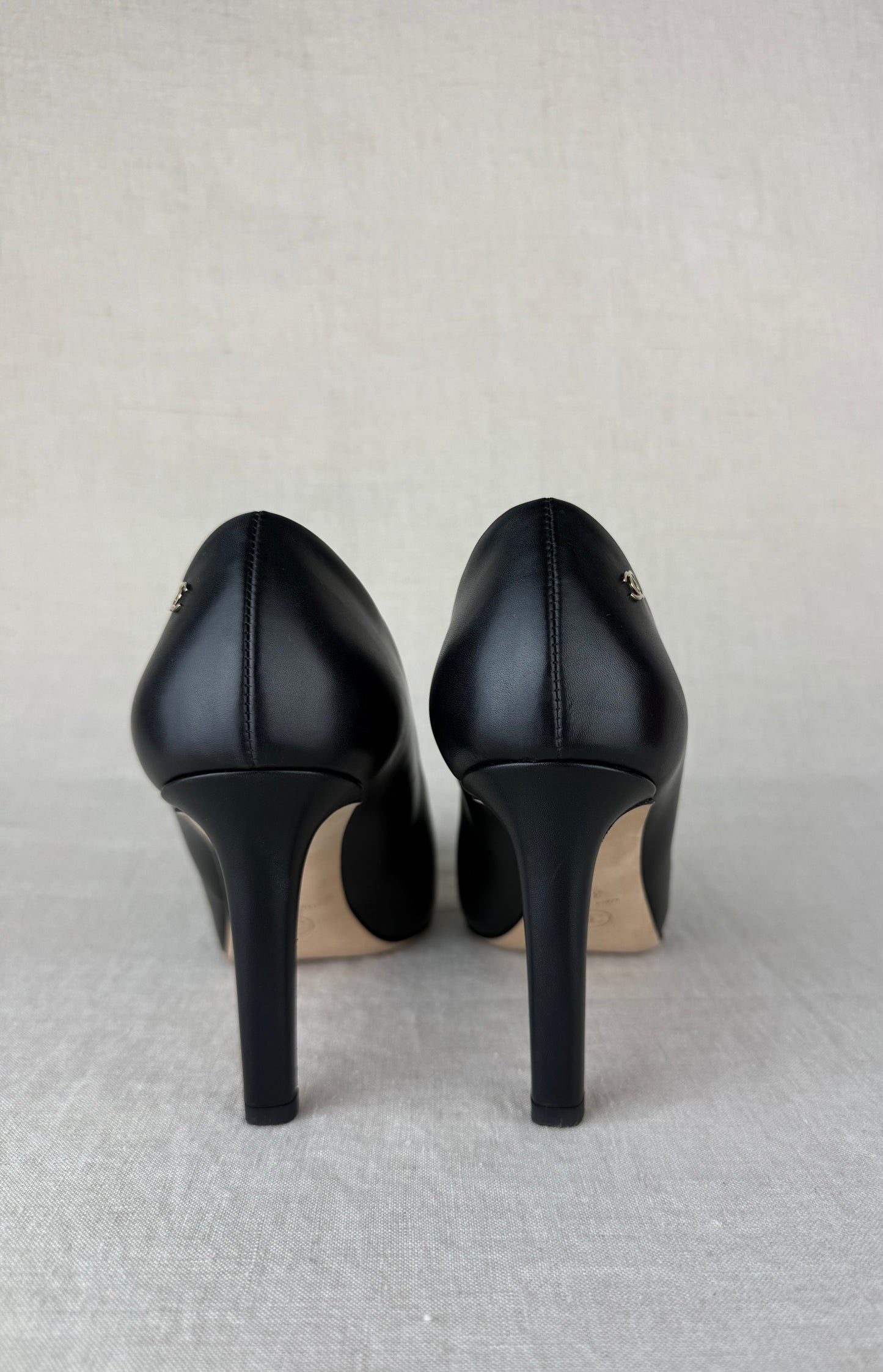 Chanel Black Leather Cap Toe Pump w/ Patent Toe sz 39.5