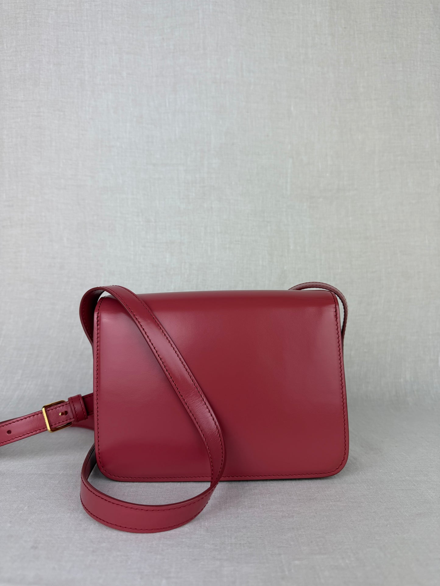 Celine Teen Triomphe in Lipstick