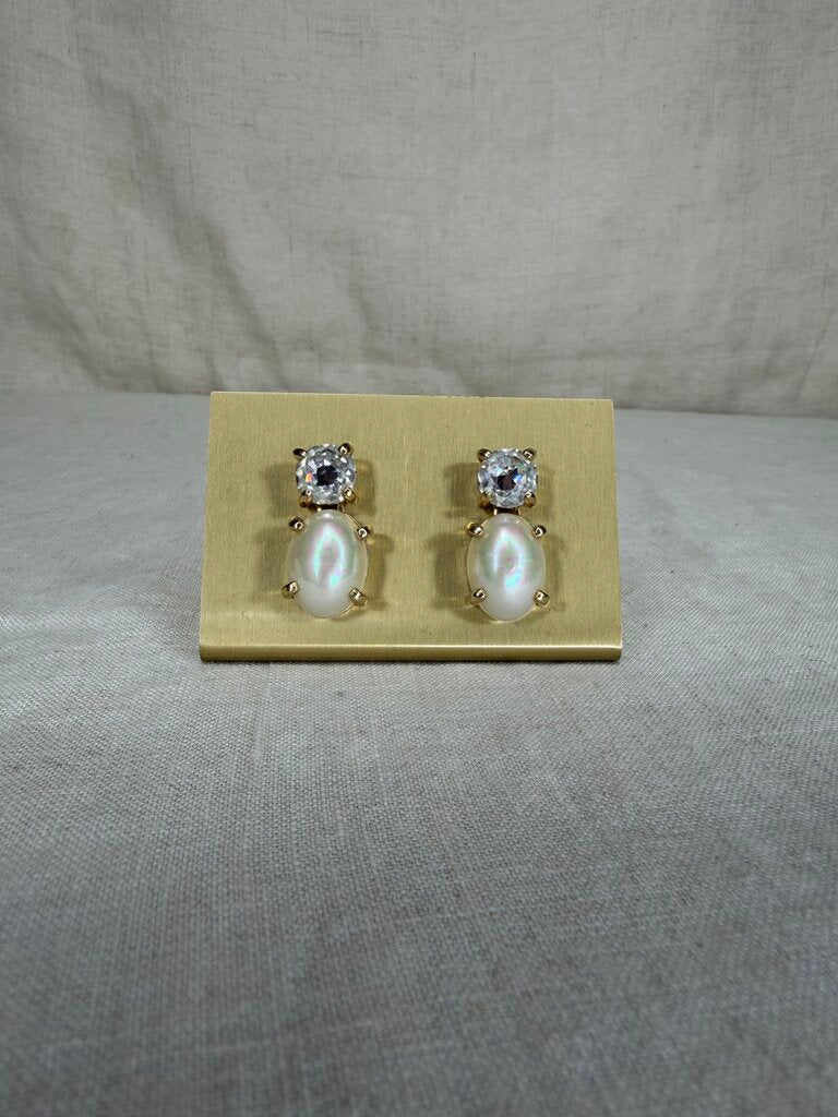 Vintage Gold Tone w Faux Pearl