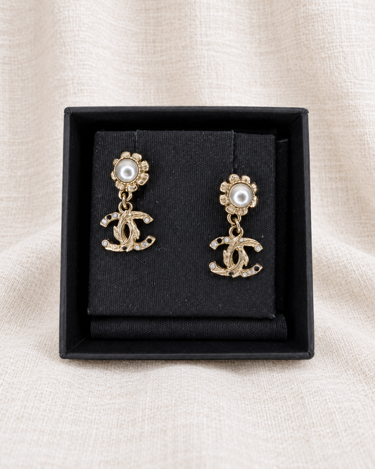 CHANEL, Double CC Gold Pierced Earrings — ivory linen collection thumbnail
