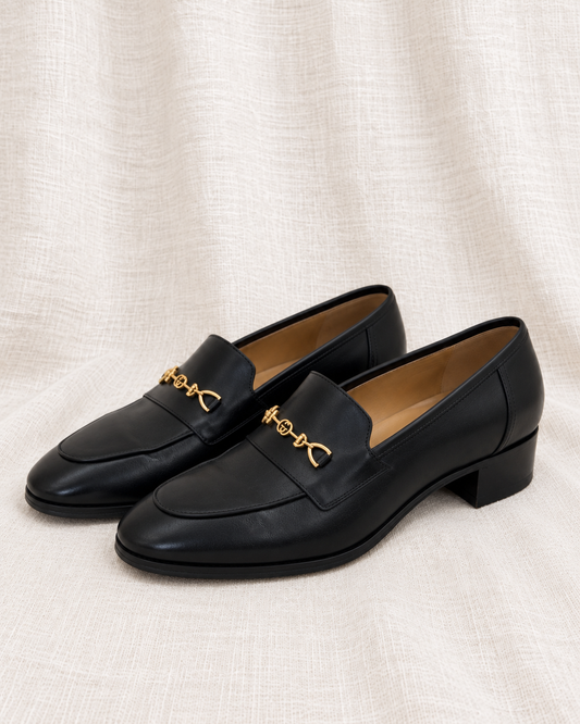 GUCCI, Horsebit Leather Heeled Loafers, 39 — left-facing pair on ivory linen