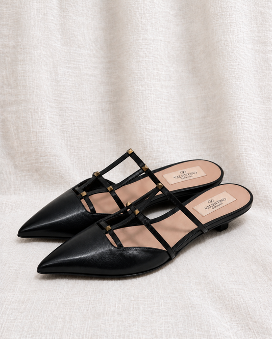VALENTINO, Patent Leather Rockstud Mules, 39 — closely grouped left-facing pair on ivory linen