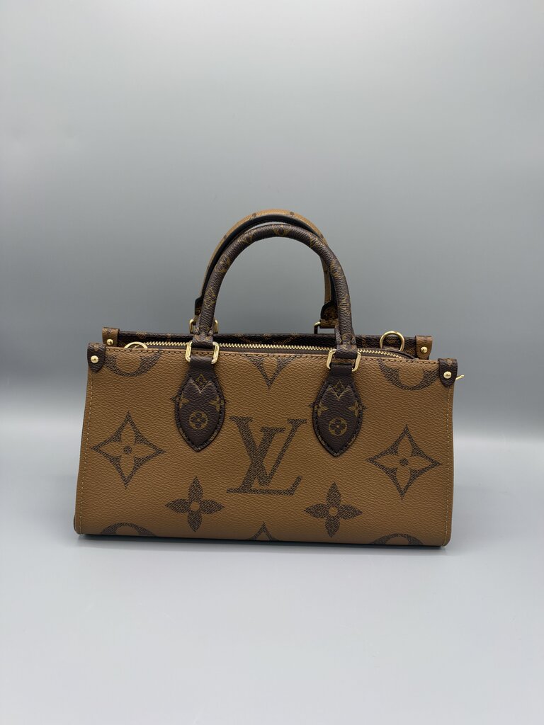Original handbag listing photo